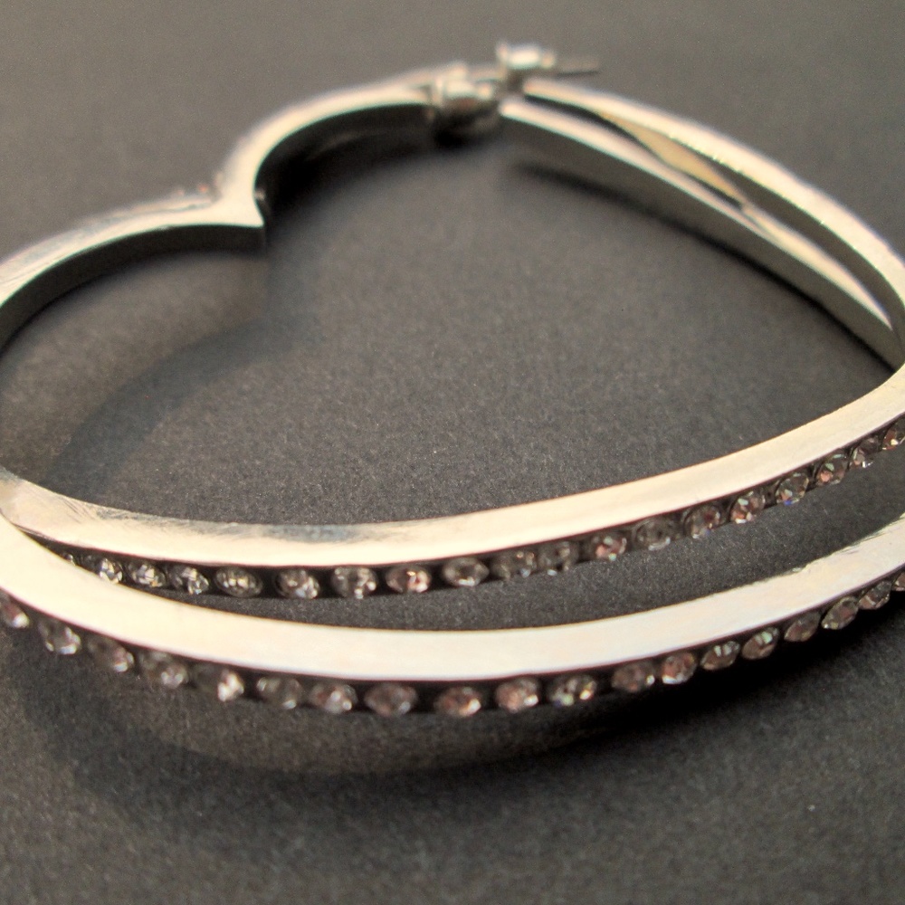 💖💎Rhinestone Heart Hoop Earrings Silver Tone